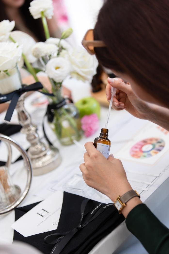 Guest adding a note with a dropper